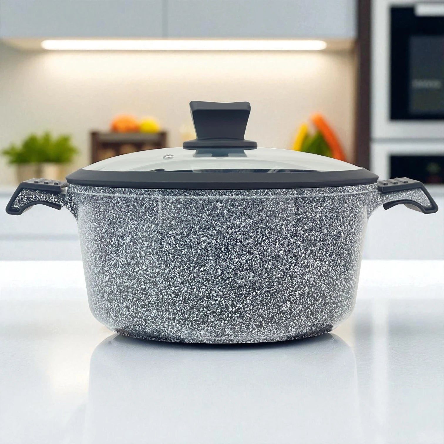 Cacerola grande NSFE Granite Professional gris con tapa de vidrio, vista frontal centrada