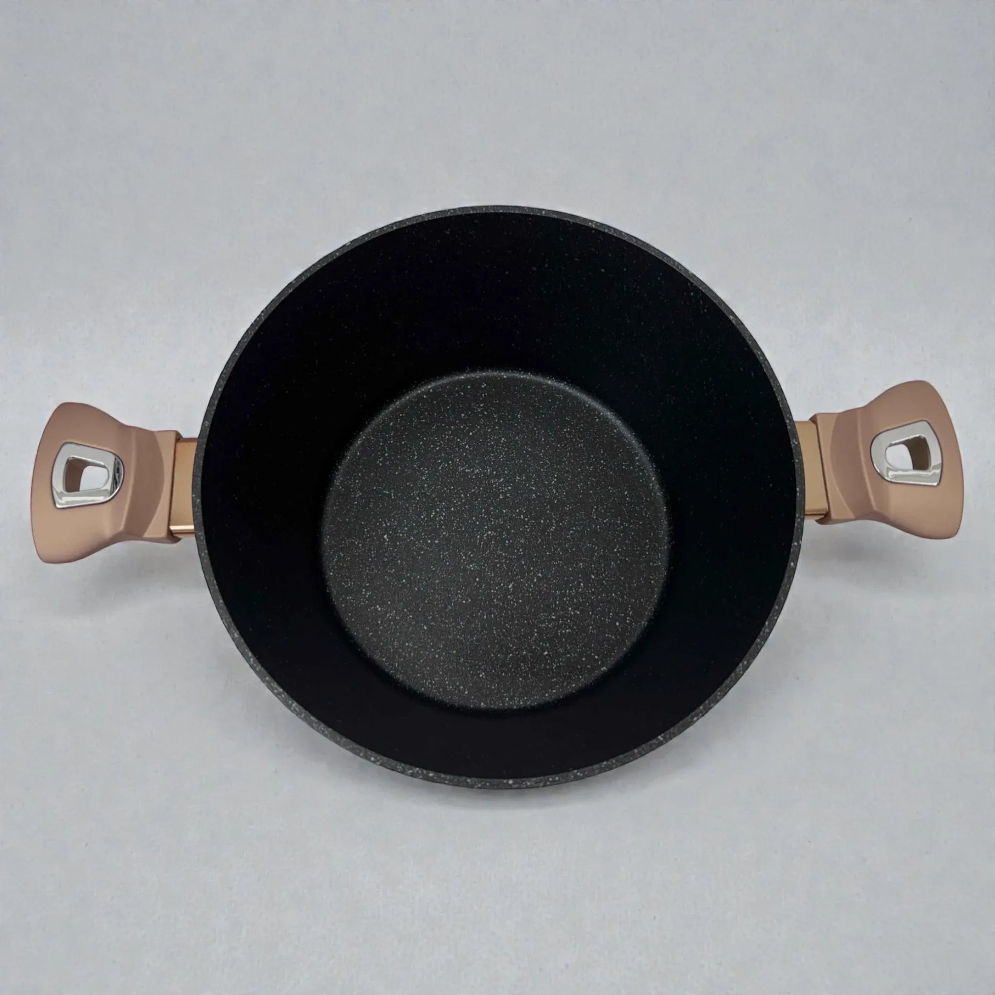 Interior de olla Berlinger Haus Rosegold BH-1224N con recubrimiento antiadherente tipo mármol en color negro, vista superior.