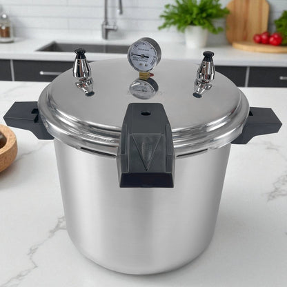 Olla de presión Sankey de 22 litros en aluminio con manómetro y asas negras, vista frontal sobre encimera de cocina.