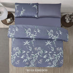 Juego de sábanas Dania Coco con estampado de hojas de bambú en tonos lavanda y blanco, vista desde arriba