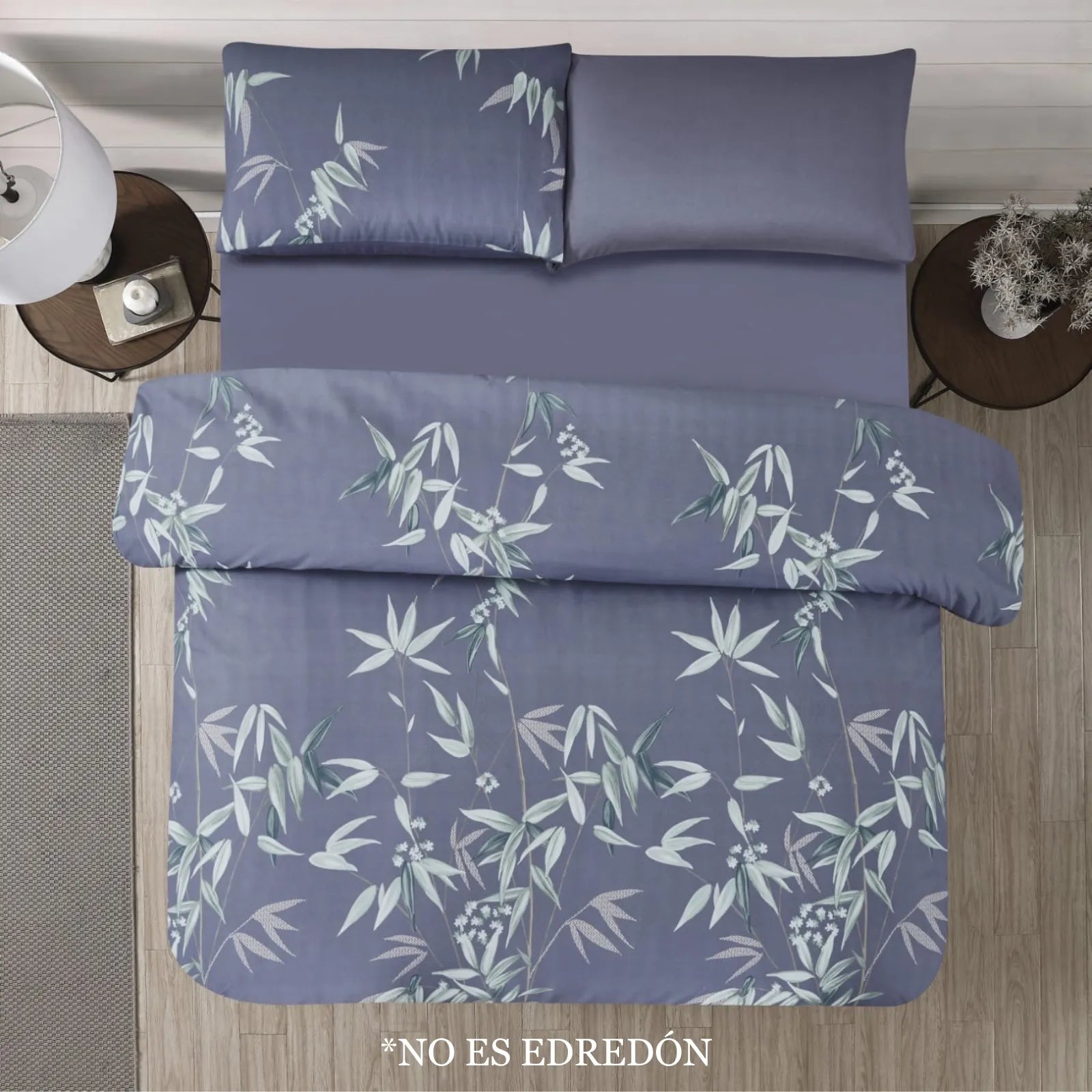 Juego de sábanas Dania Coco con estampado de hojas de bambú en tonos lavanda y blanco, vista desde arriba