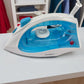 Vista superior de la plancha a vapor Sankey PV-108 azul mostrando el control de temperatura y el tanque de agua transparente.