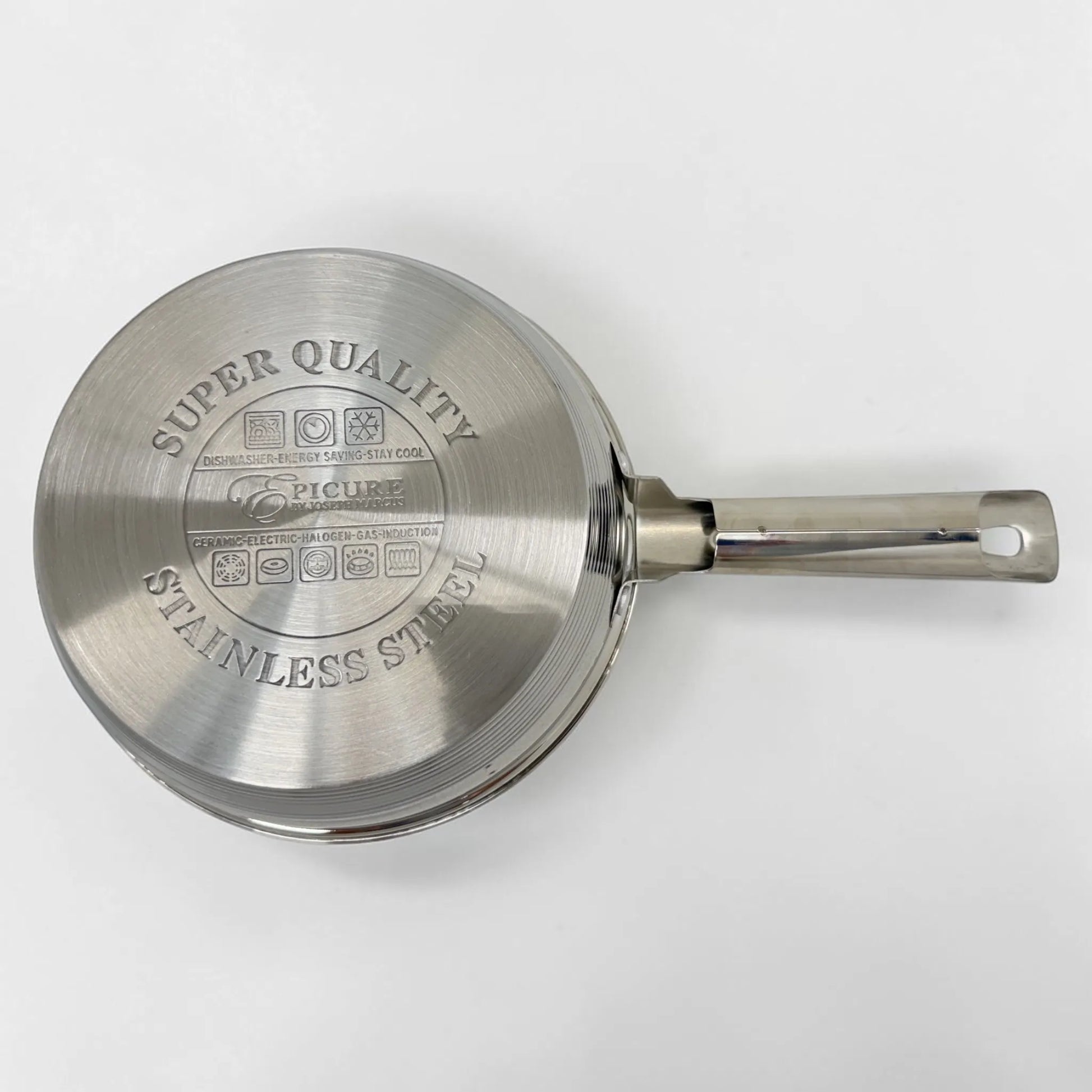 Sartén pequeña de acero inoxidable Epicure by Joseph Marcus vista desde la base, con grabado Super Quality y compatibilidad para diferentes cocinas.