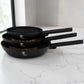 Set de 3 sartenes Berlinger Haus BH-8195A negro mate apilados, fabricados en aluminio forjado con mangos negros soft-touch.