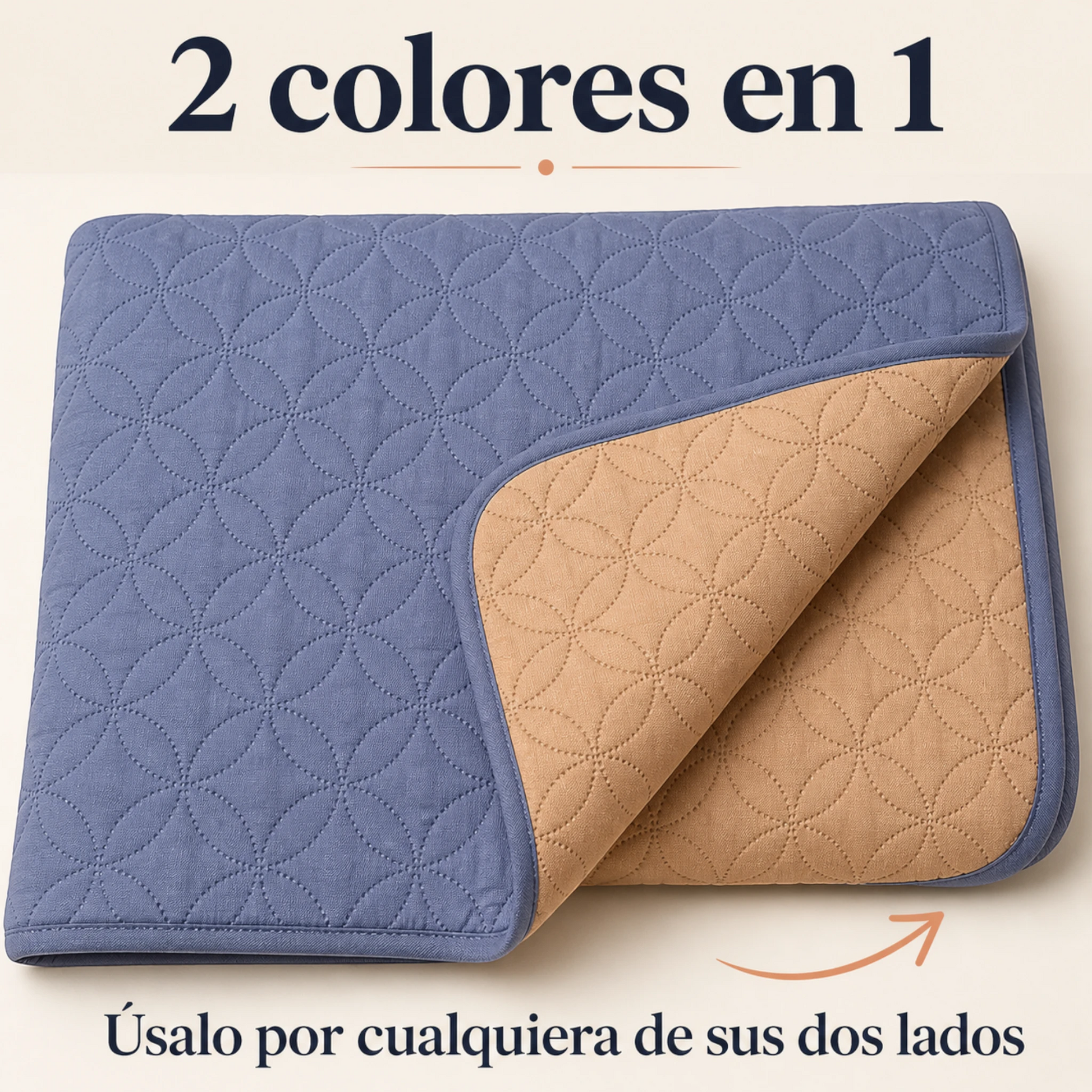 Protector reversible Scarlett Classics Metz doblado para mostrar sus lados azul grisáceo y durazno.
