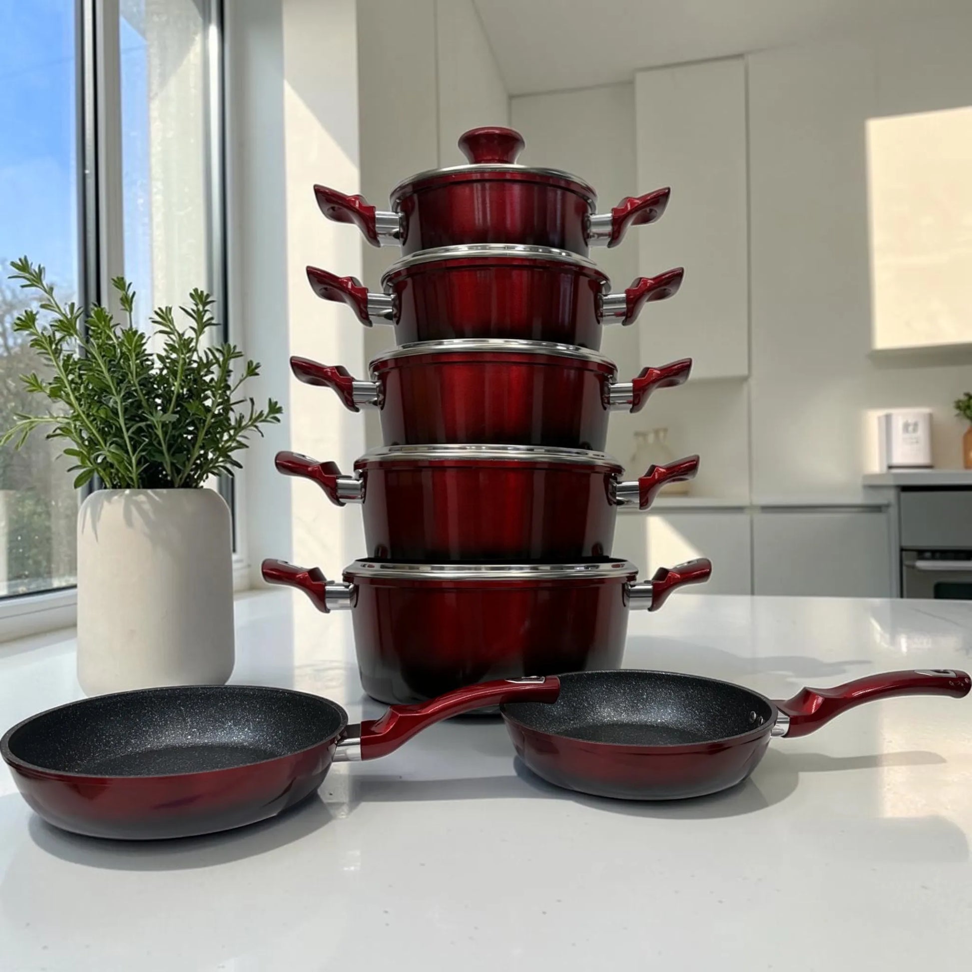 Set de ollas Epicure Escarlata de 12 piezas con cinco ollas apiladas y sartenes, color rojo vino con interior antiadherente tipo mármol, SKU EP-12PCS-045.