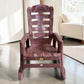 Silla mecedora plástica National acabado Sándalo vista frontal, con diseño tipo madera clara, respaldo alto, apoyabrazos y estructura tipo mecedora.