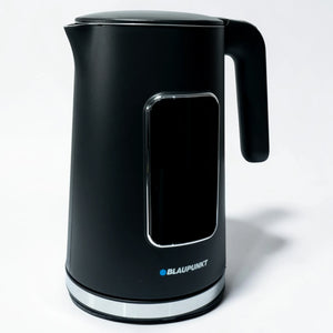 Tetera digital Blaupunkt BKDK9810 negra de 1.7 litros con diseño moderno y pantalla táctil, vista lateral sobre fondo blanco