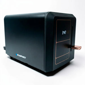 Tostadora digital Blaupunkt Touch Pro de 2 rebanadas en color negro, vista lateral con panel frontal táctil y temporizador encendido.