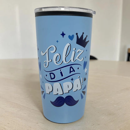 Vaso térmico celeste de 16 oz con diseño “Feliz Día Papá”, bigote, corona y tapa transparente.