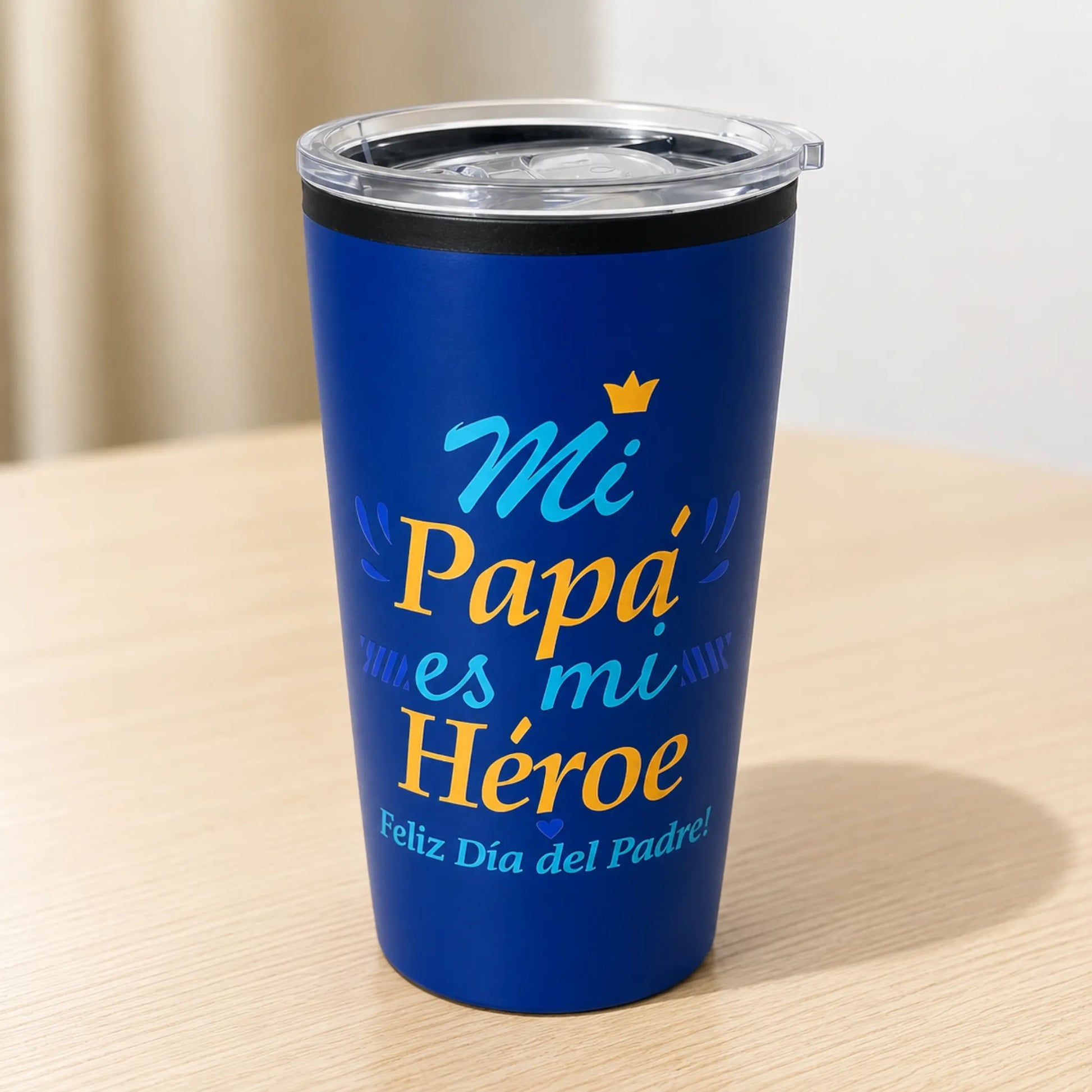 Vaso térmico azul rey de 16 oz para papá con frase “Mi Papá es mi Héroe” y tapa transparente.