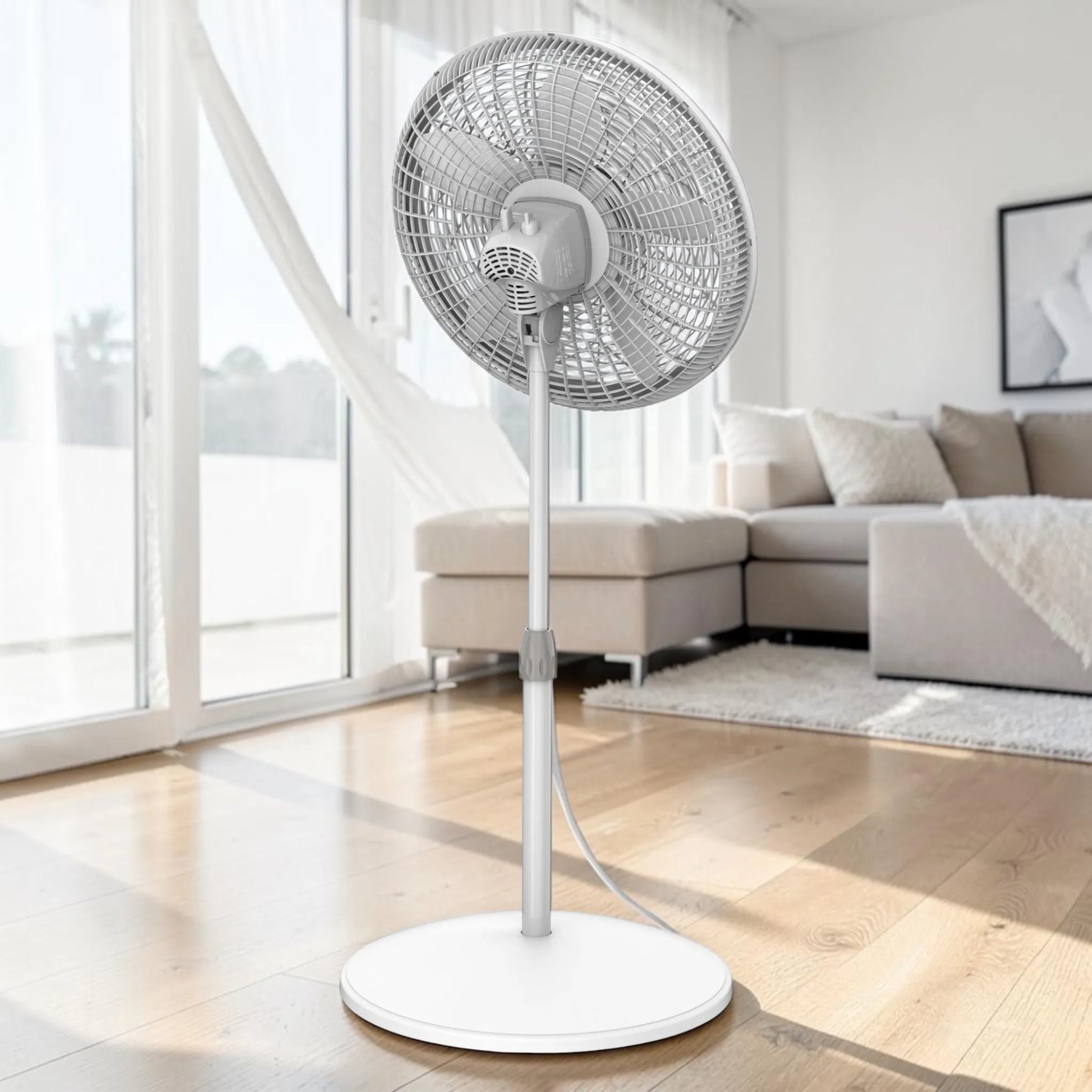 Vista posterior del ventilador Lasko 1820 blanco con pedestal ajustable, base redonda, cable eléctrico y controles manuales traseros.