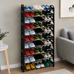 Zapatera Tidy House TDY-313 negra de 10 niveles para 30 pares de zapatos, colocada en sala junto a sofá gris.